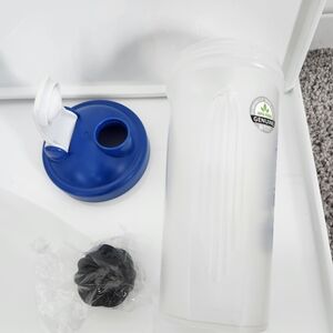 Gym Blender Bottle Brand NEW White and Blue Shaker Workout Accessories